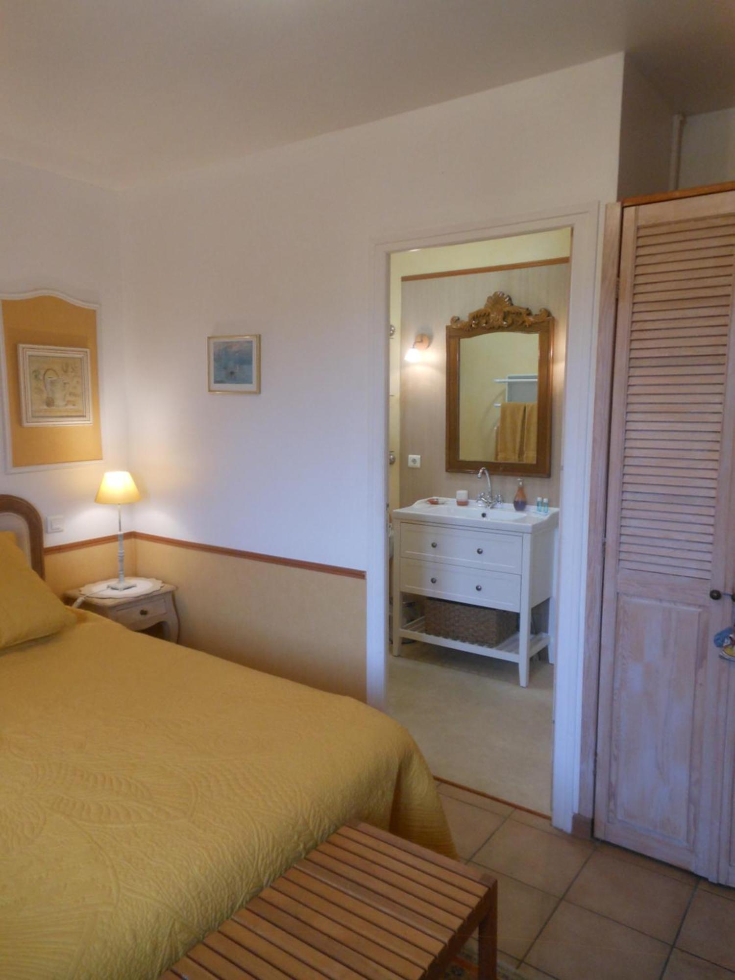 Bed and Breakfast Les Passiflores Roussillon en Isere Zimmer foto