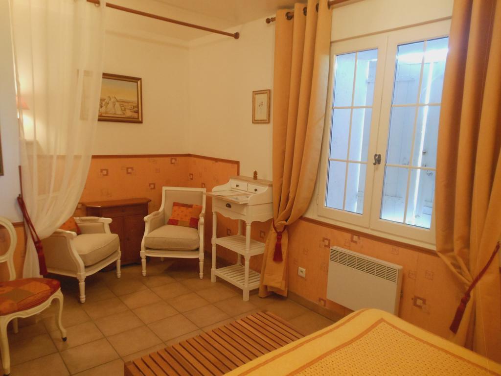 Bed and Breakfast Les Passiflores Roussillon en Isere Zimmer foto