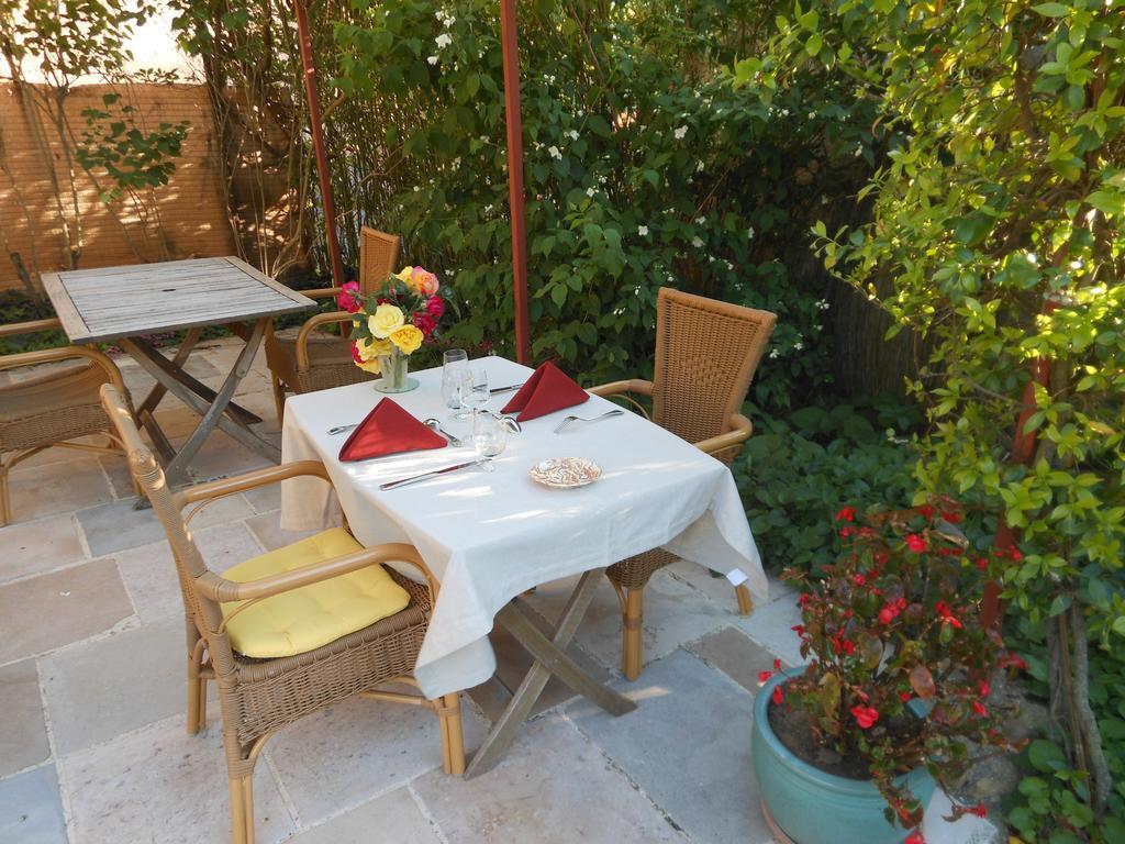 Bed and Breakfast Les Passiflores Roussillon en Isere Exterior foto